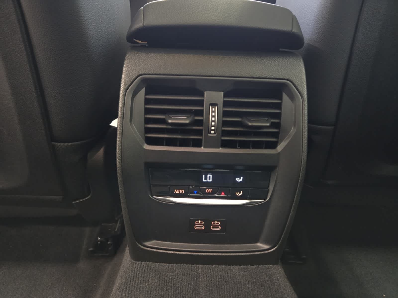 2025 BMW 3 Series 330i - Photo 29