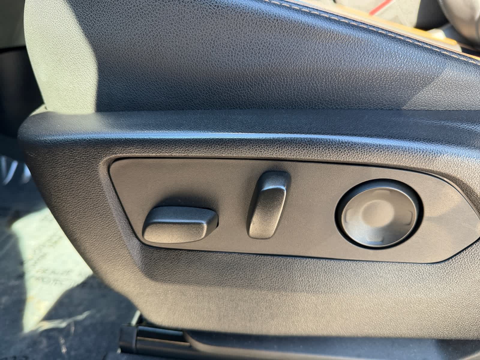 2023 GMC Yukon AT4 - Photo 30