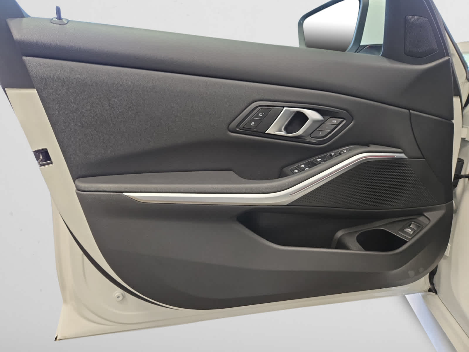 2025 BMW 3 Series 330i - Photo 14