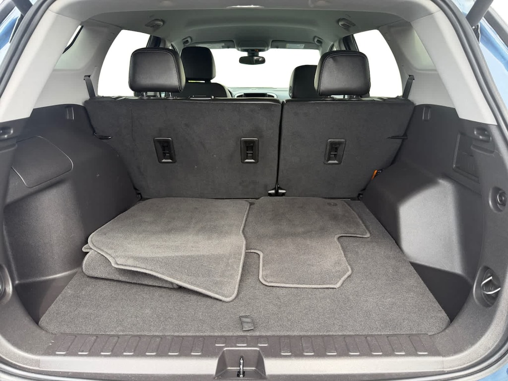Used 2024 GMC Terrain SLT SUV
