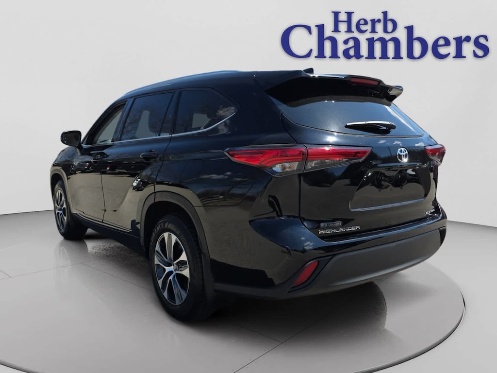 Used 2021 Toyota Highlander XLE SUV