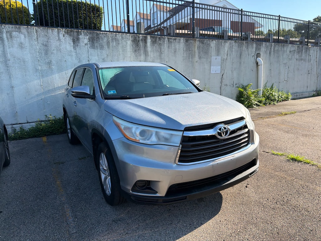 Used 2014 Toyota Highlander LE V6 SUV