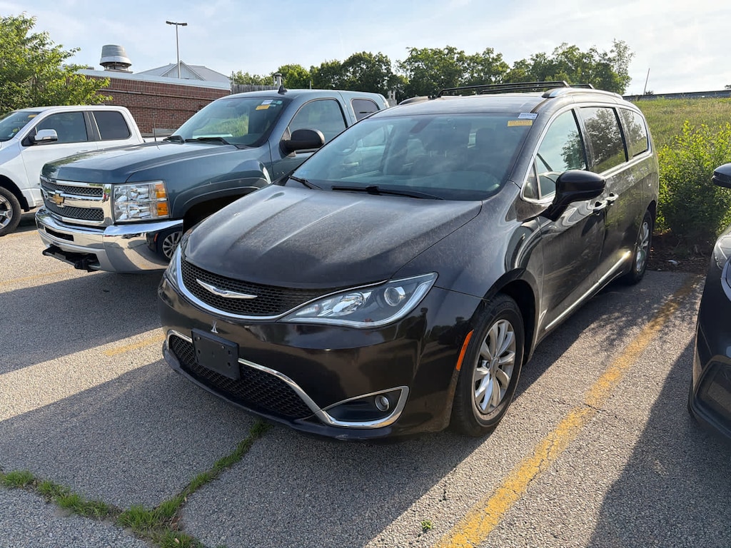 Used 2018 Chrysler Pacifica Touring L Van