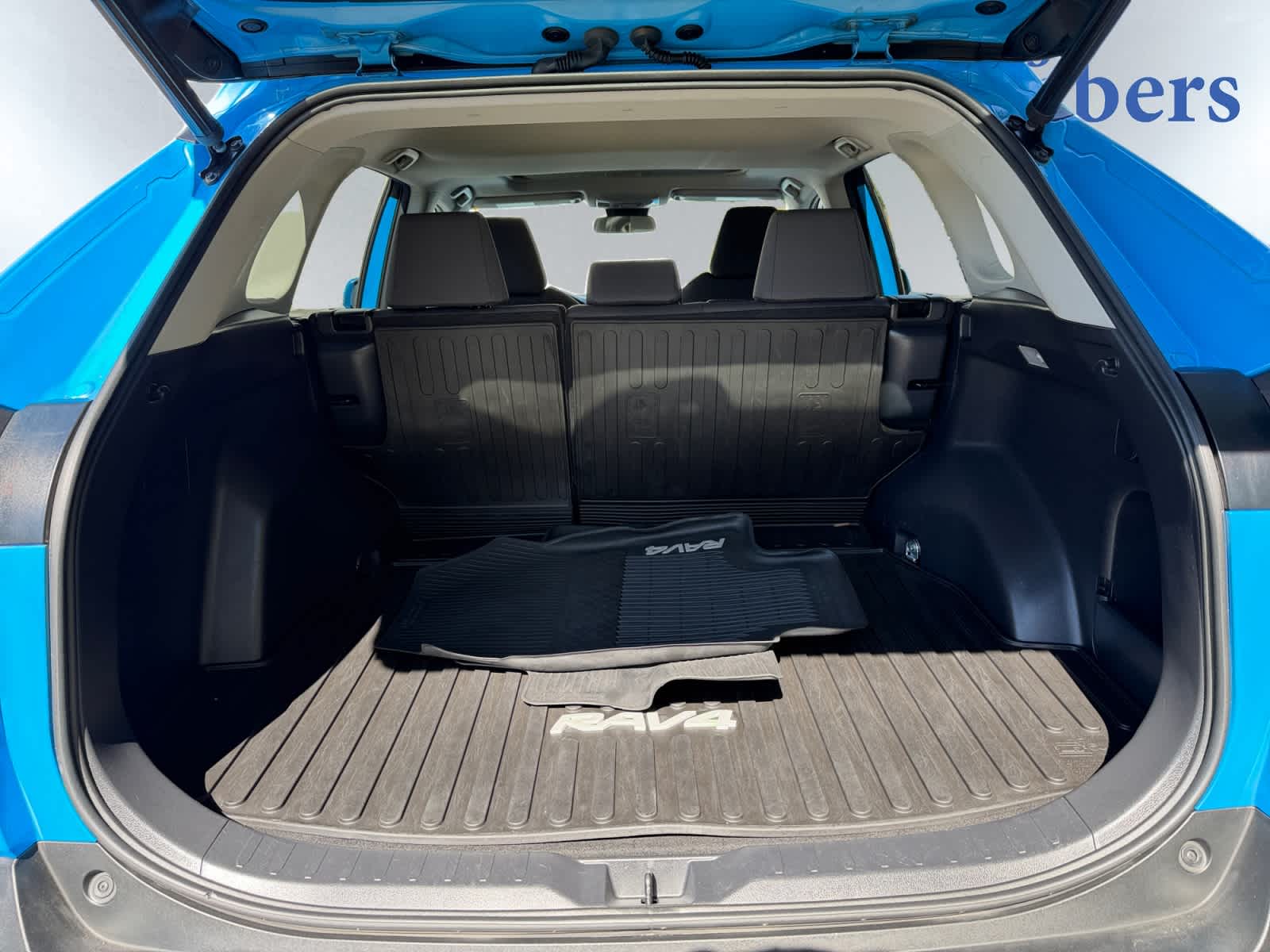 2019 Toyota RAV4 XLE photo 4