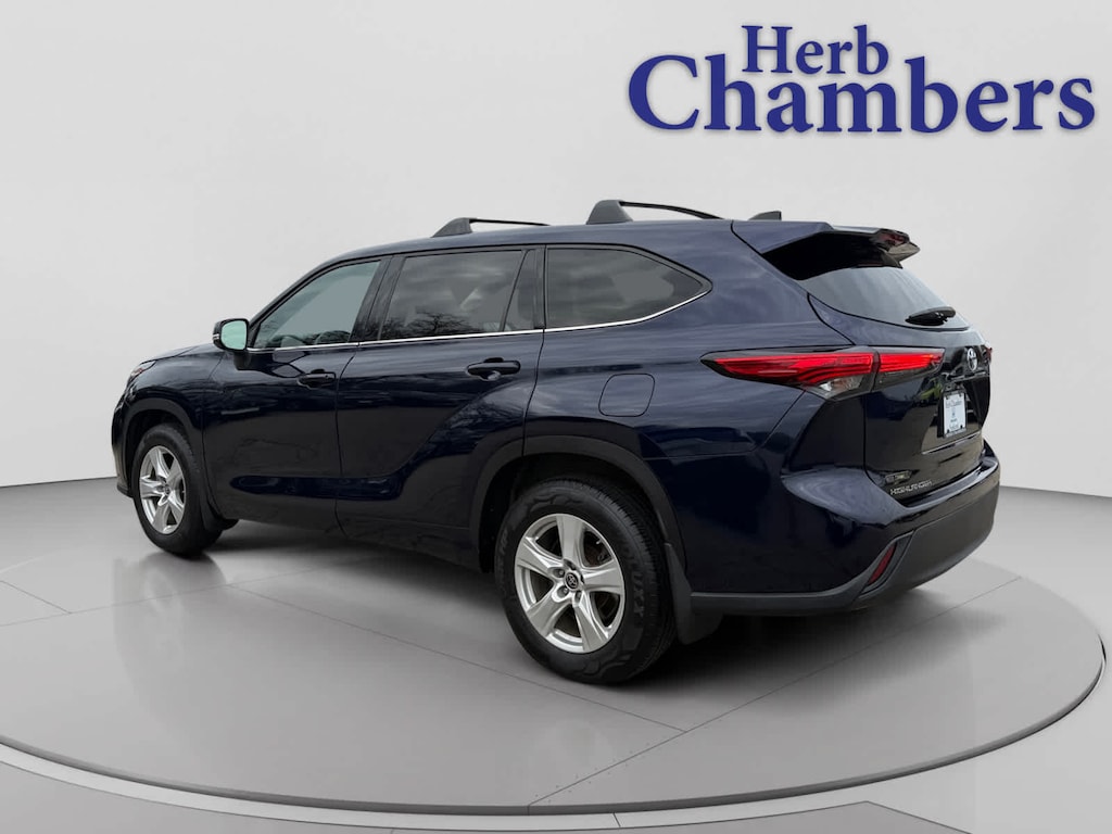 Used 2022 Toyota Highlander LE SUV