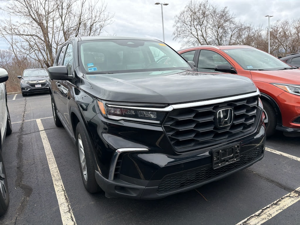Used 2023 Honda Pilot LX SUV