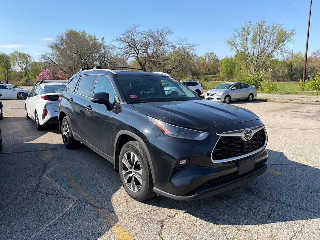 Used 2022 Toyota Highlander XLE SUV