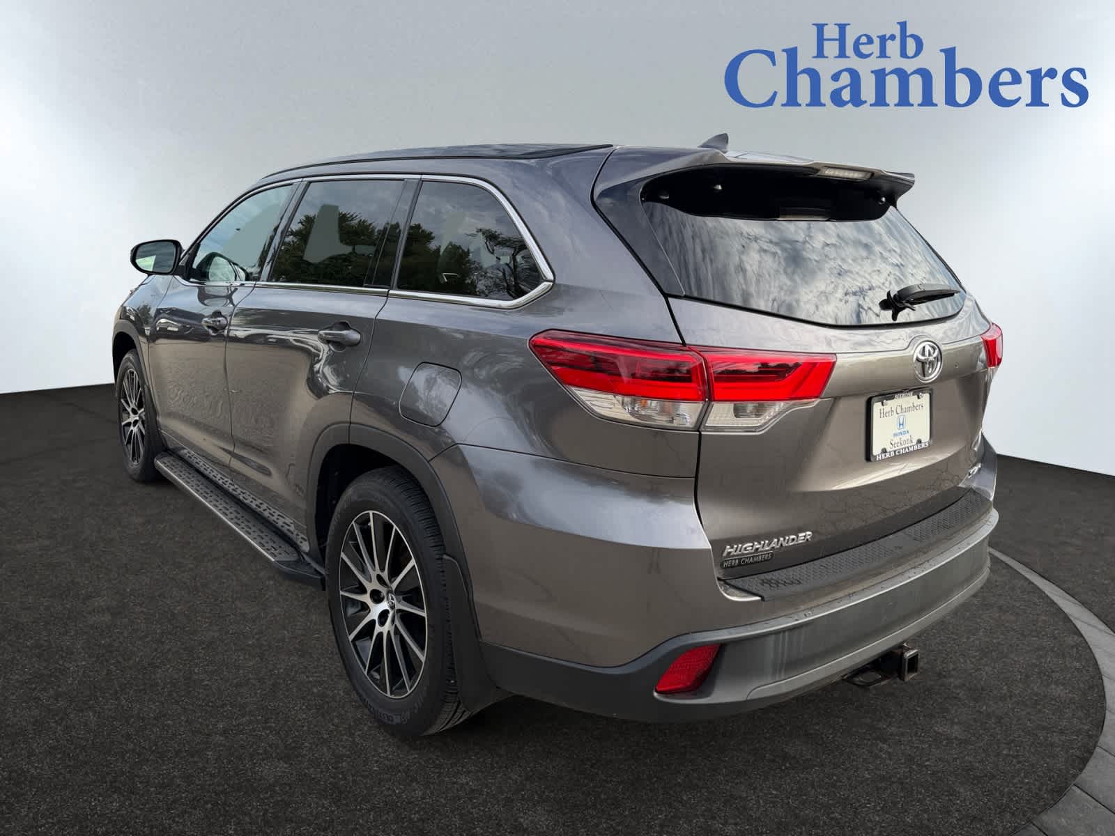 2018 Toyota Highlander SE photo 2