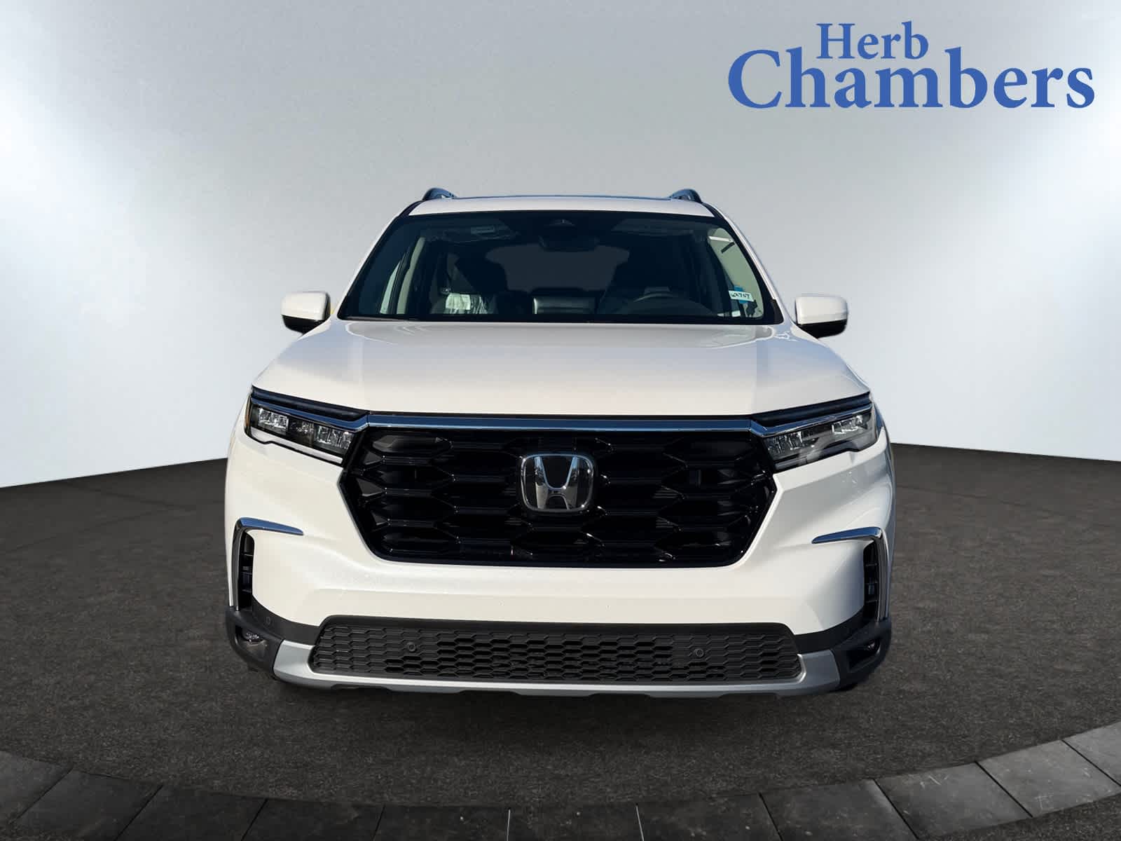 2025 Honda Pilot Touring photo 2