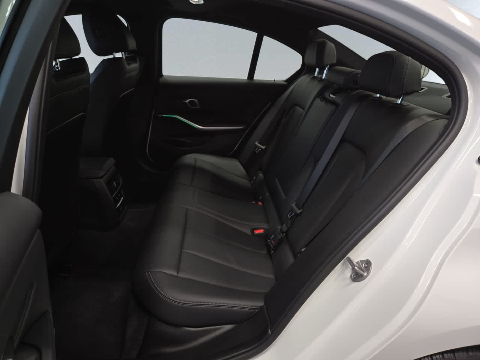2025 BMW 3 Series 330i - Photo 19