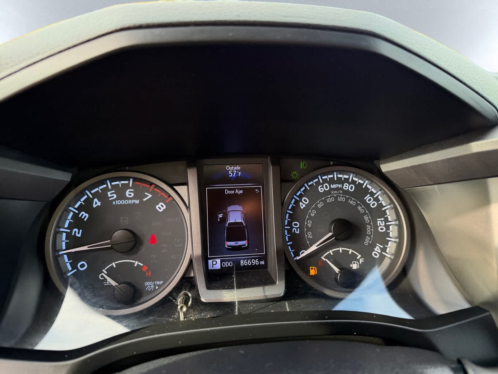 2016 Toyota Tacoma TRD Sport V6 photo 3