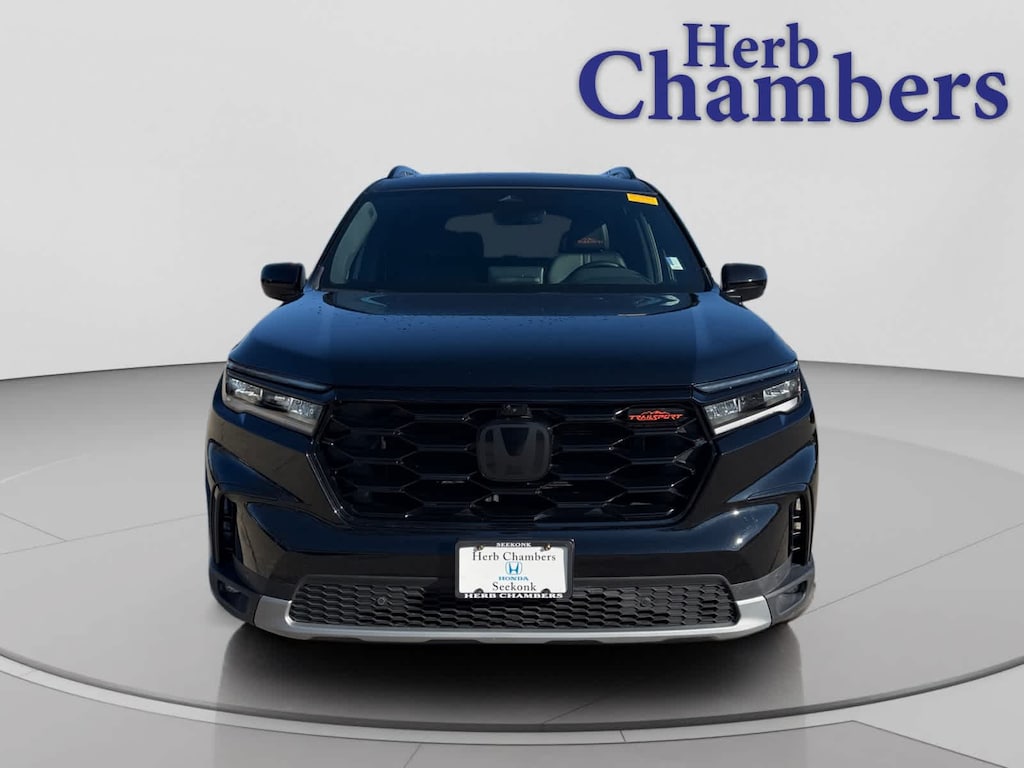 Used 2025 Honda Pilot TrailSport SUV