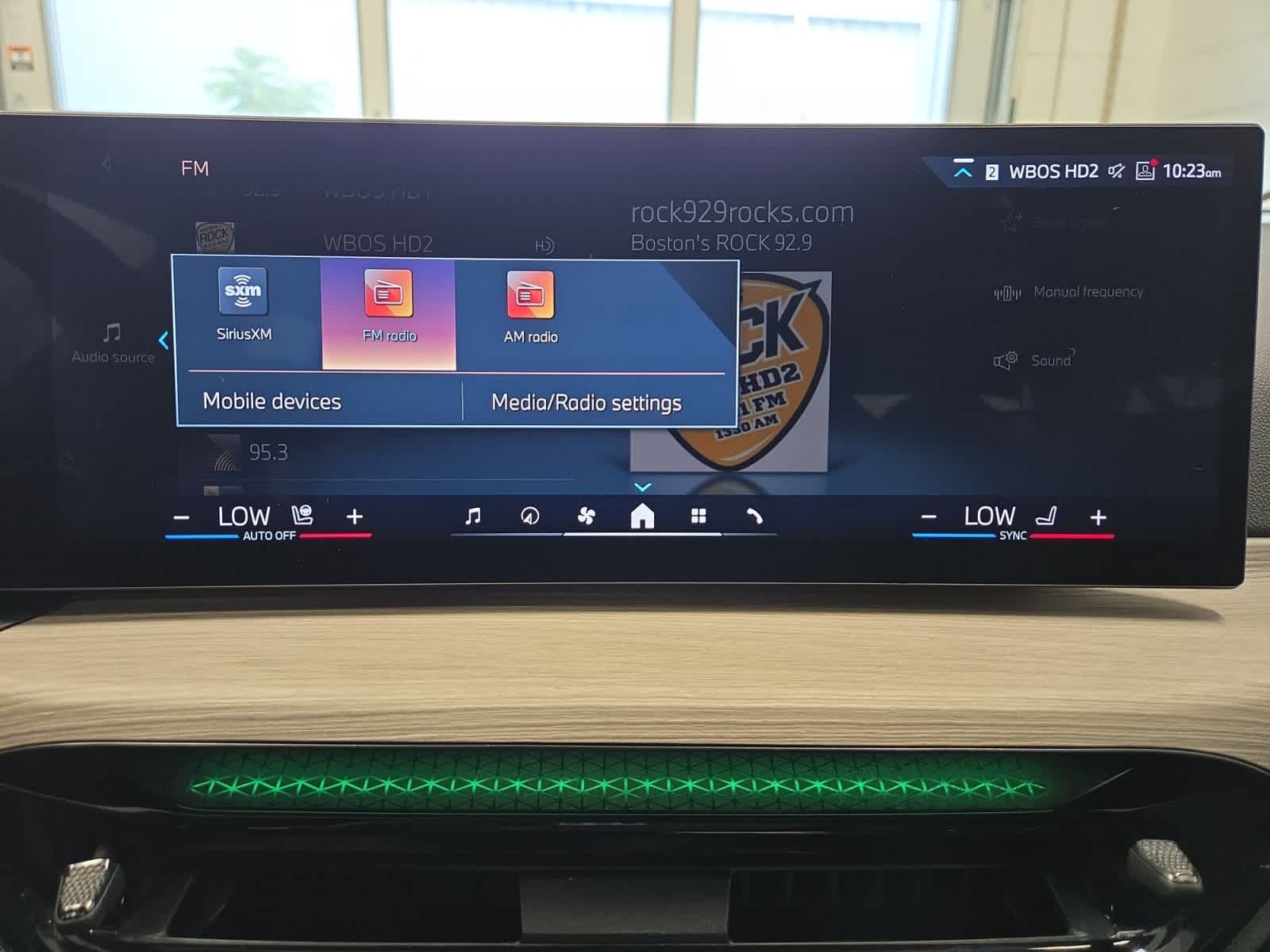 2025 BMW 3 Series 330i - Photo 24