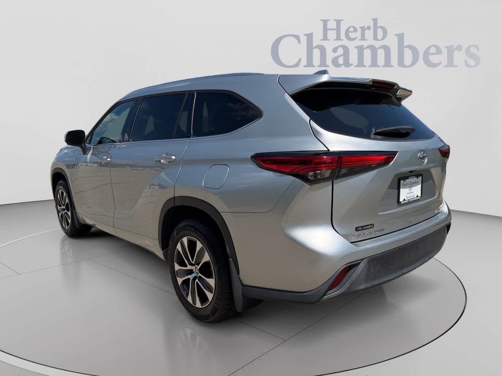 Used 2021 Toyota Highlander XLE SUV