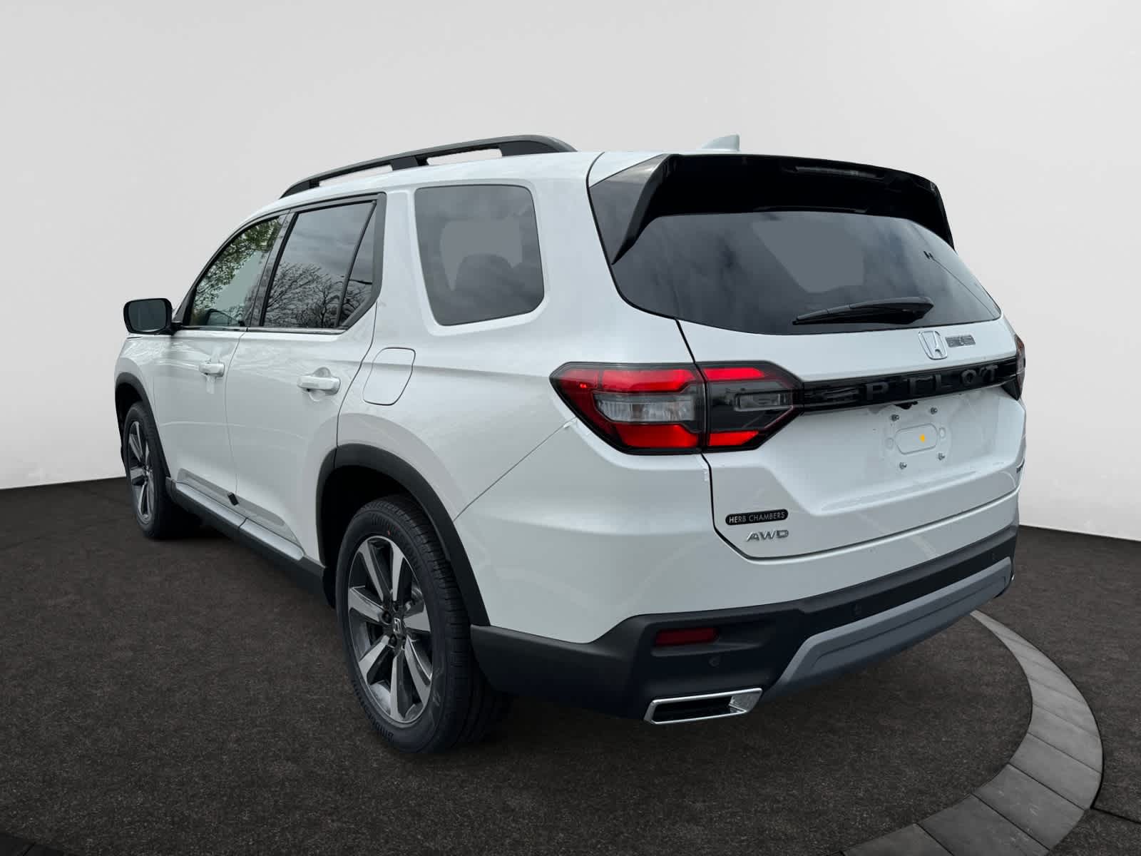 2025 Honda Pilot Touring photo 2