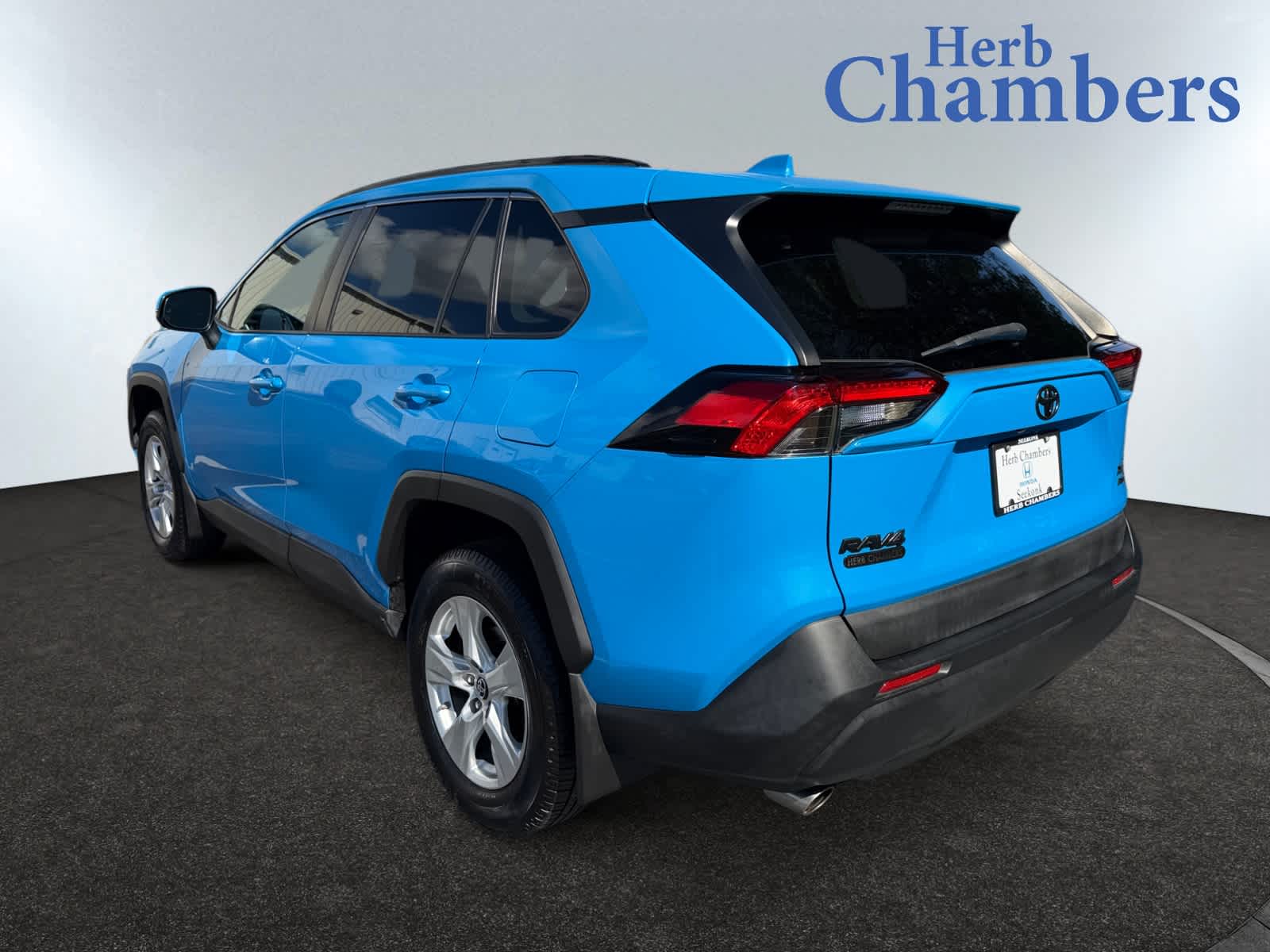 2019 Toyota RAV4 XLE photo 3