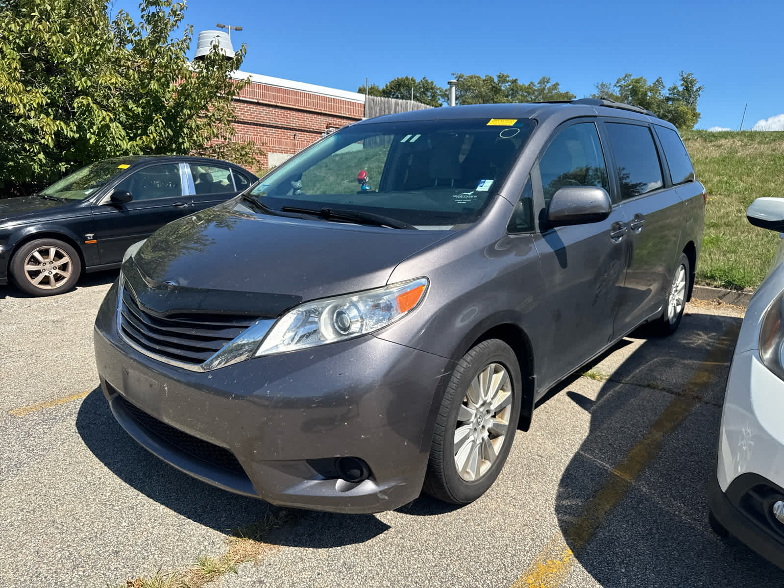2015 Toyota Sienna LE photo 2