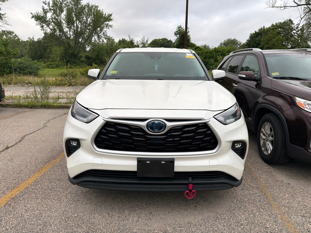 Used 2021 Toyota Highlander Hybrid LE SUV