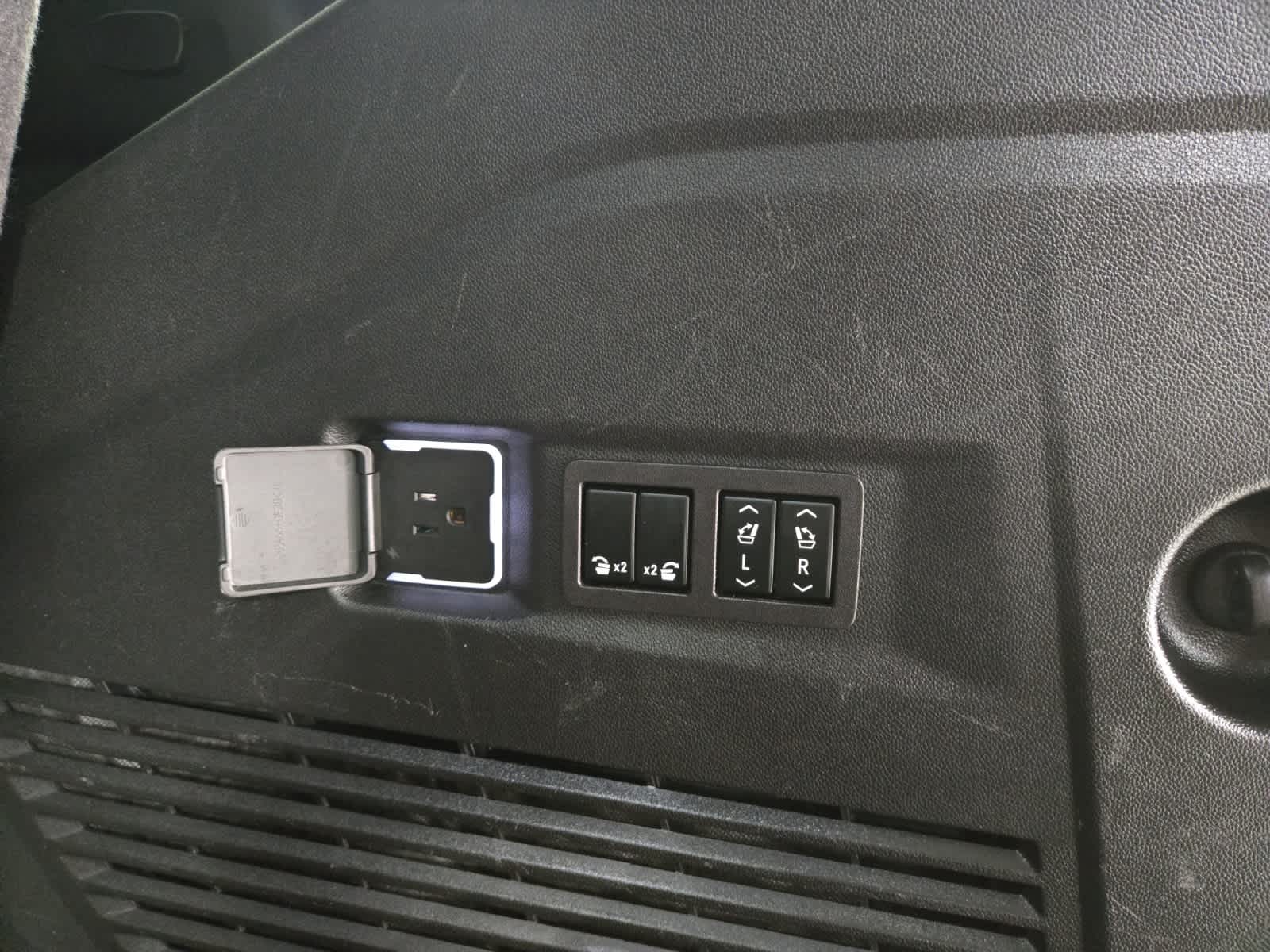 2023 GMC Yukon AT4 - Photo 24