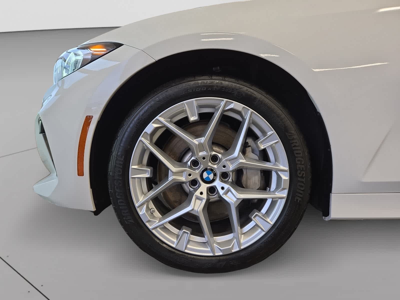 2025 BMW 3 Series 330i - Photo 9