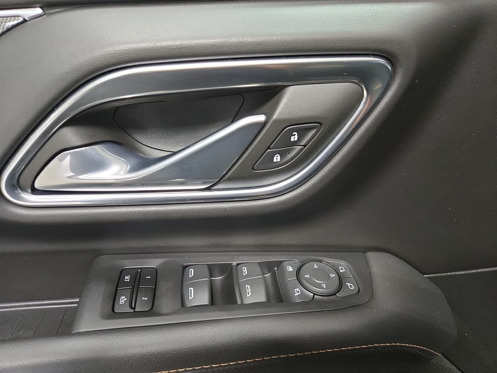 2023 GMC Yukon AT4 - Photo 16