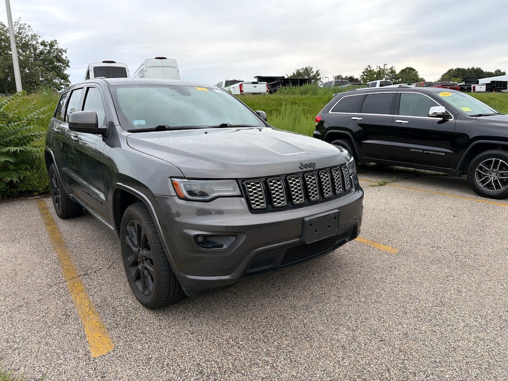 Used 2021 Jeep Grand Cherokee Laredo SUV