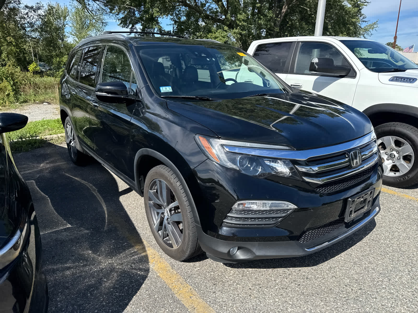 2016 Honda Pilot Elite photo 2