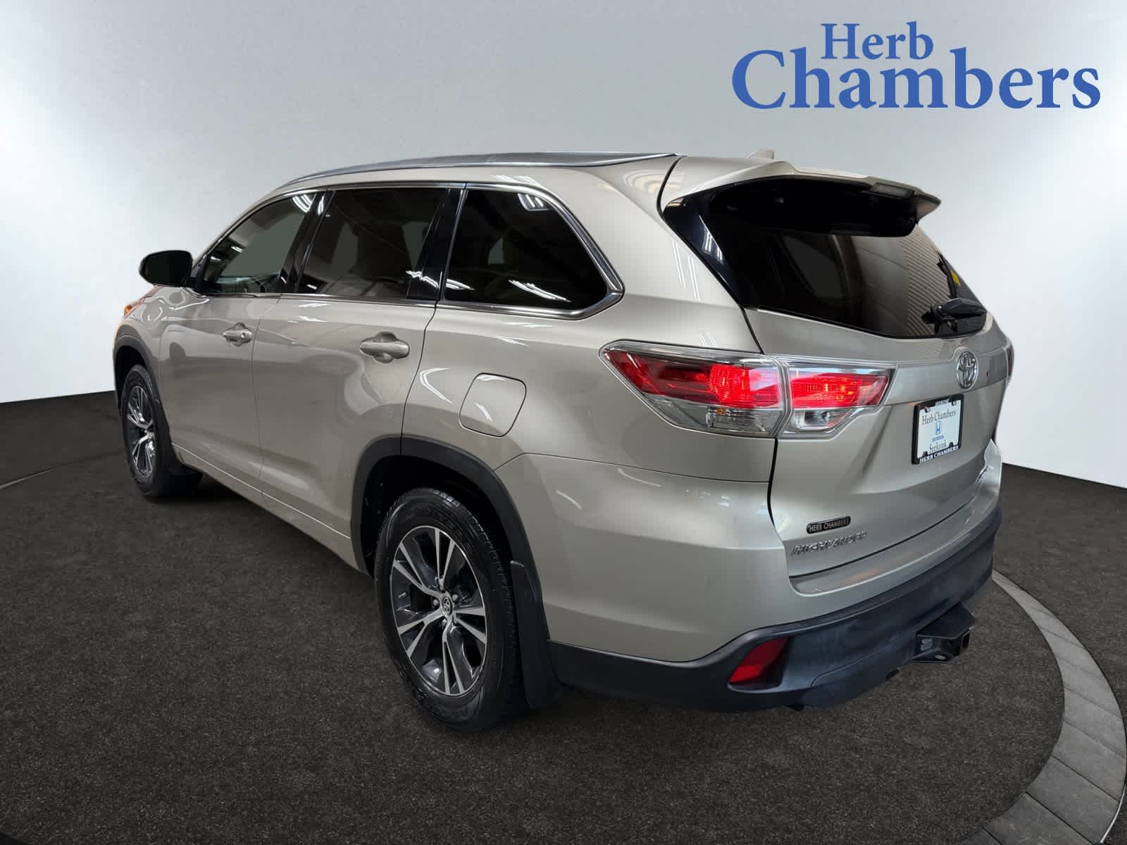 2016 Toyota Highlander XLE photo 3