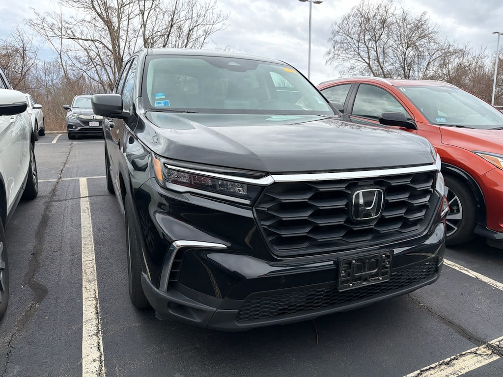 Used 2023 Honda Pilot LX SUV