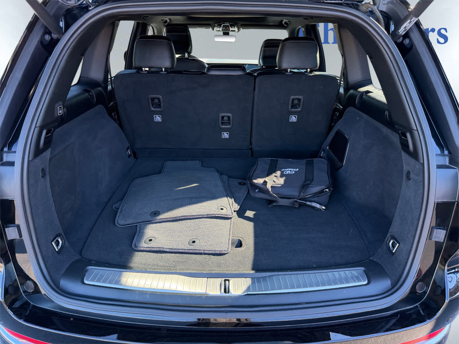 2023 Jeep Cherokee 4xe Overland photo 2