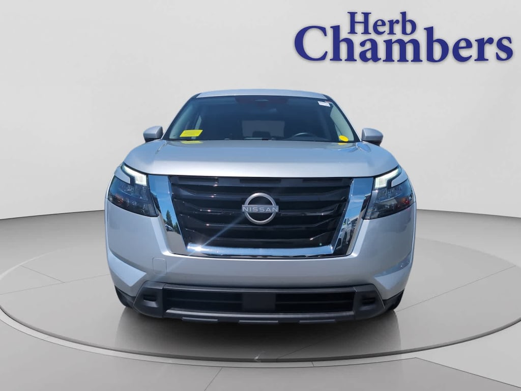 Used 2025 Nissan Pathfinder SV SUV