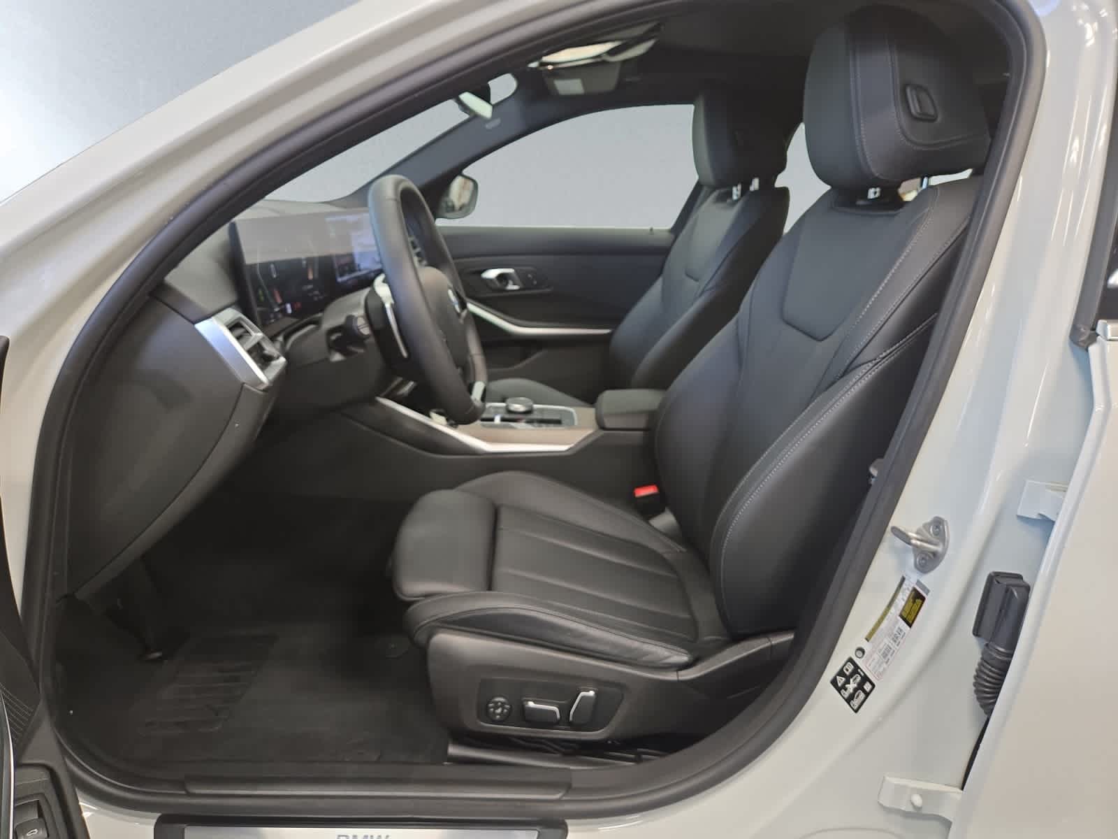 2025 BMW 3 Series 330i - Photo 7