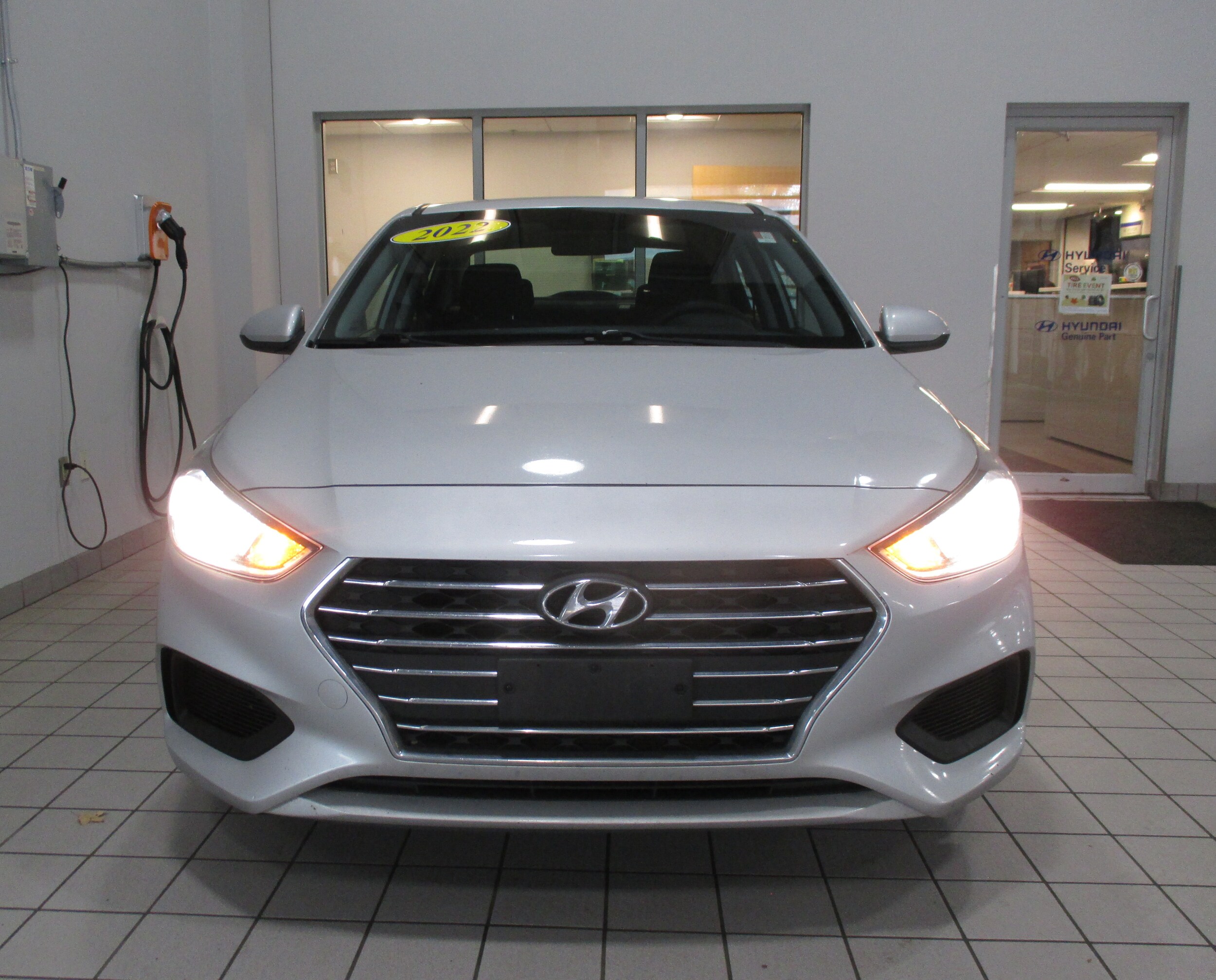 2022 Hyundai Accent SE photo 2