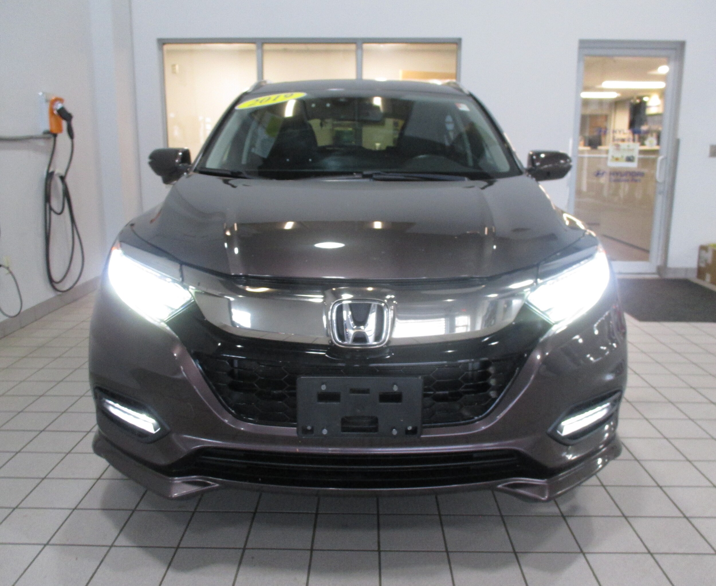 2019 Honda HR-V Touring photo 2