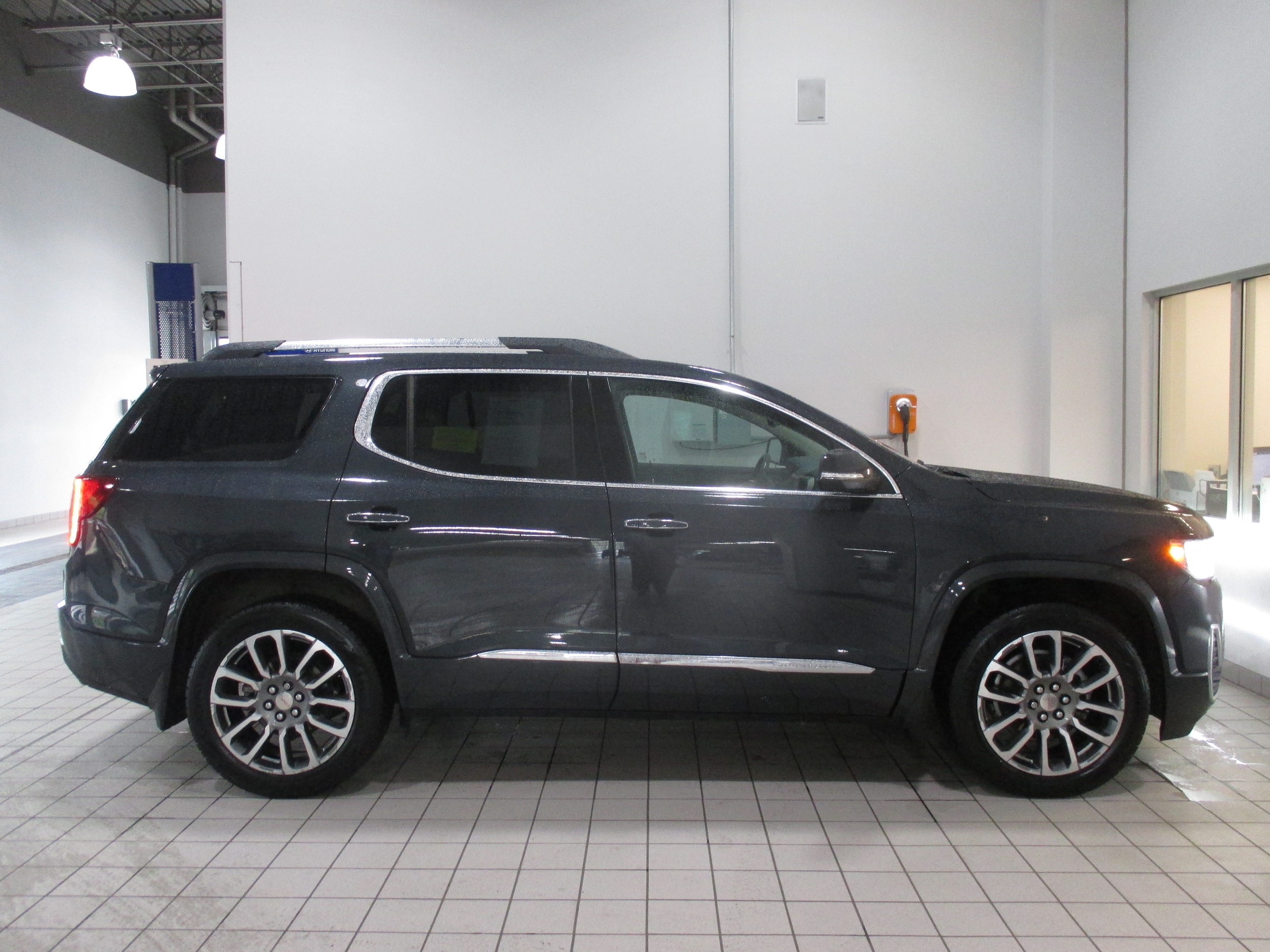 used 2021 GMC Acadia car, priced at $25,298