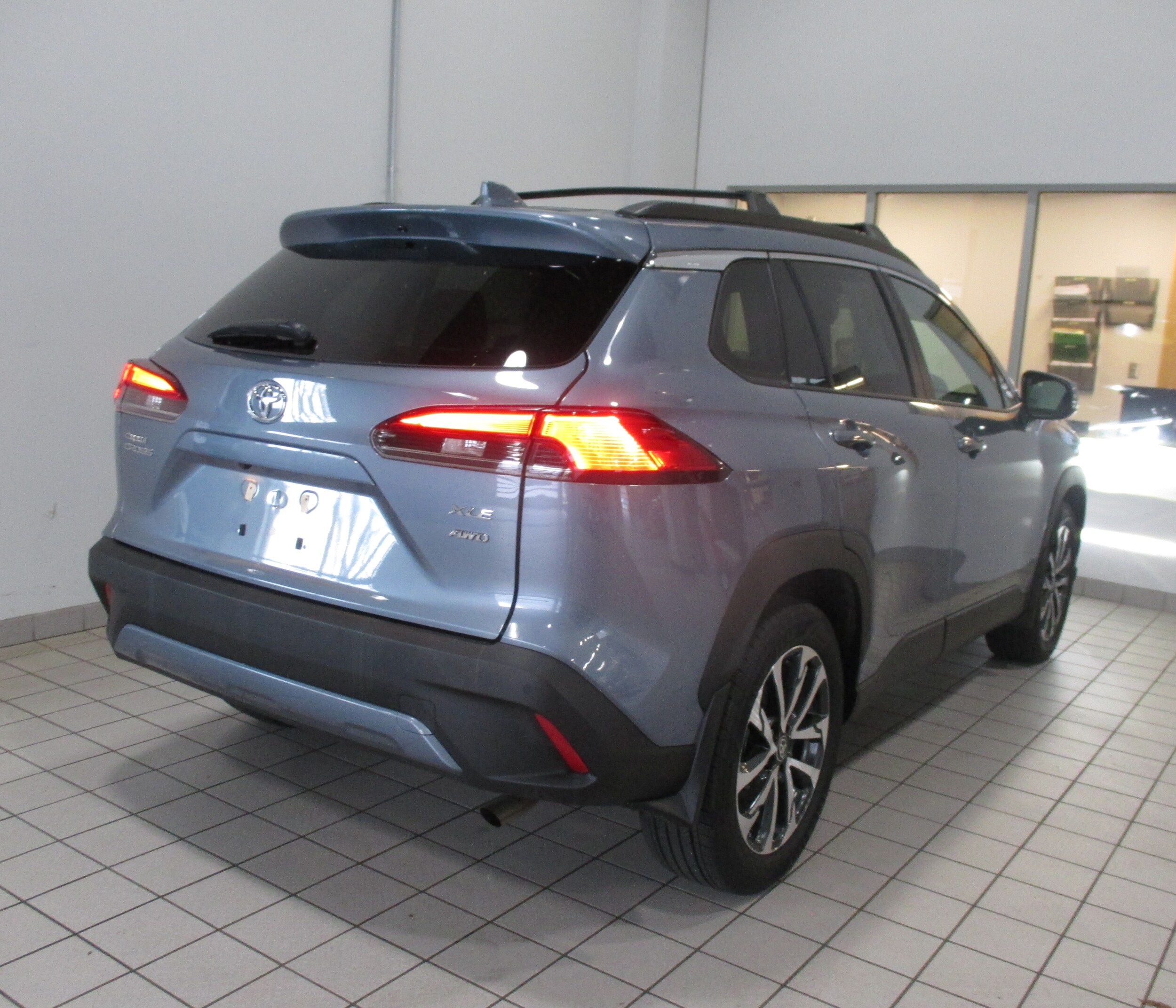 2024 Toyota Corolla Cross XLE photo 3