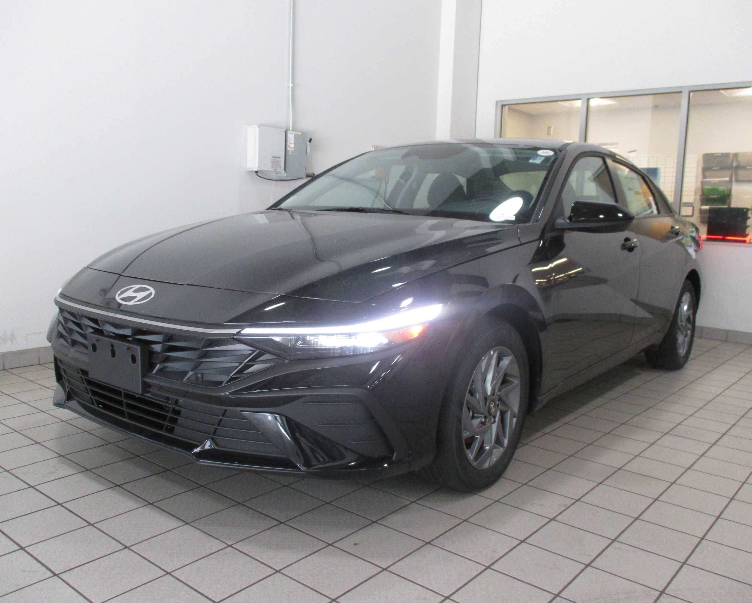 new 2025 Hyundai Elantra Hybrid car, priced at $24,485