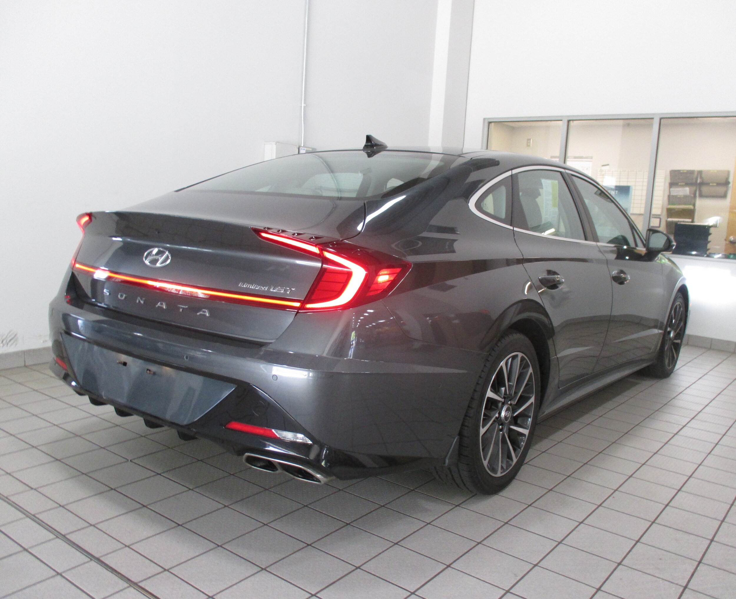 2022 Hyundai Sonata Limited photo 3