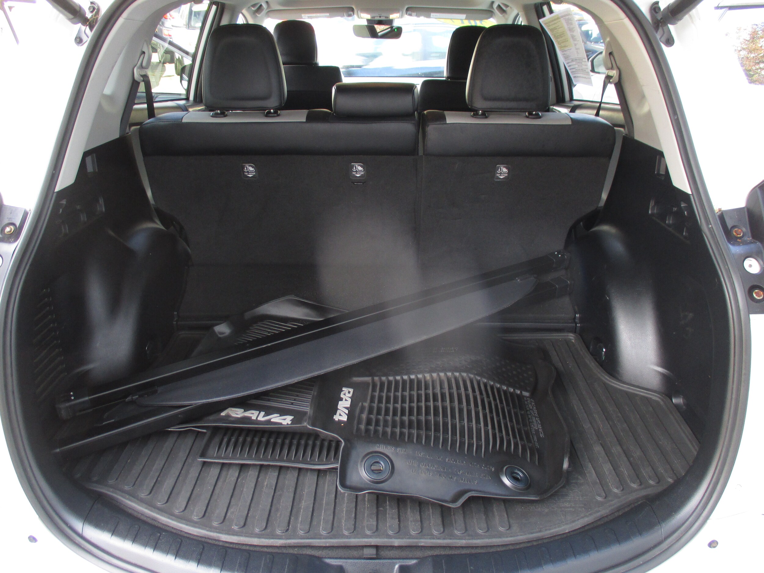 2017 Toyota RAV4 Hybrid Limited photo 4