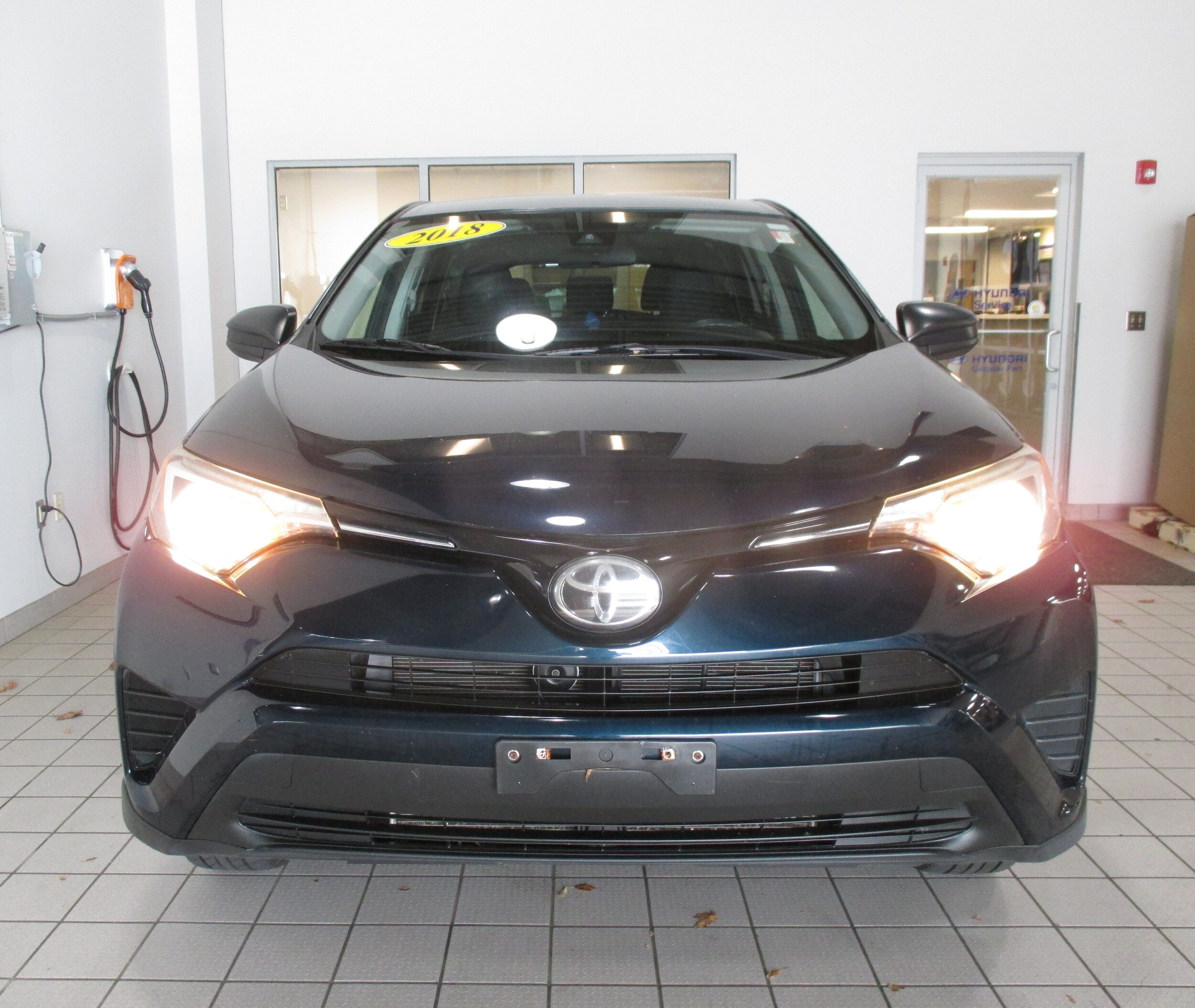 2018 Toyota RAV4 LE photo 2