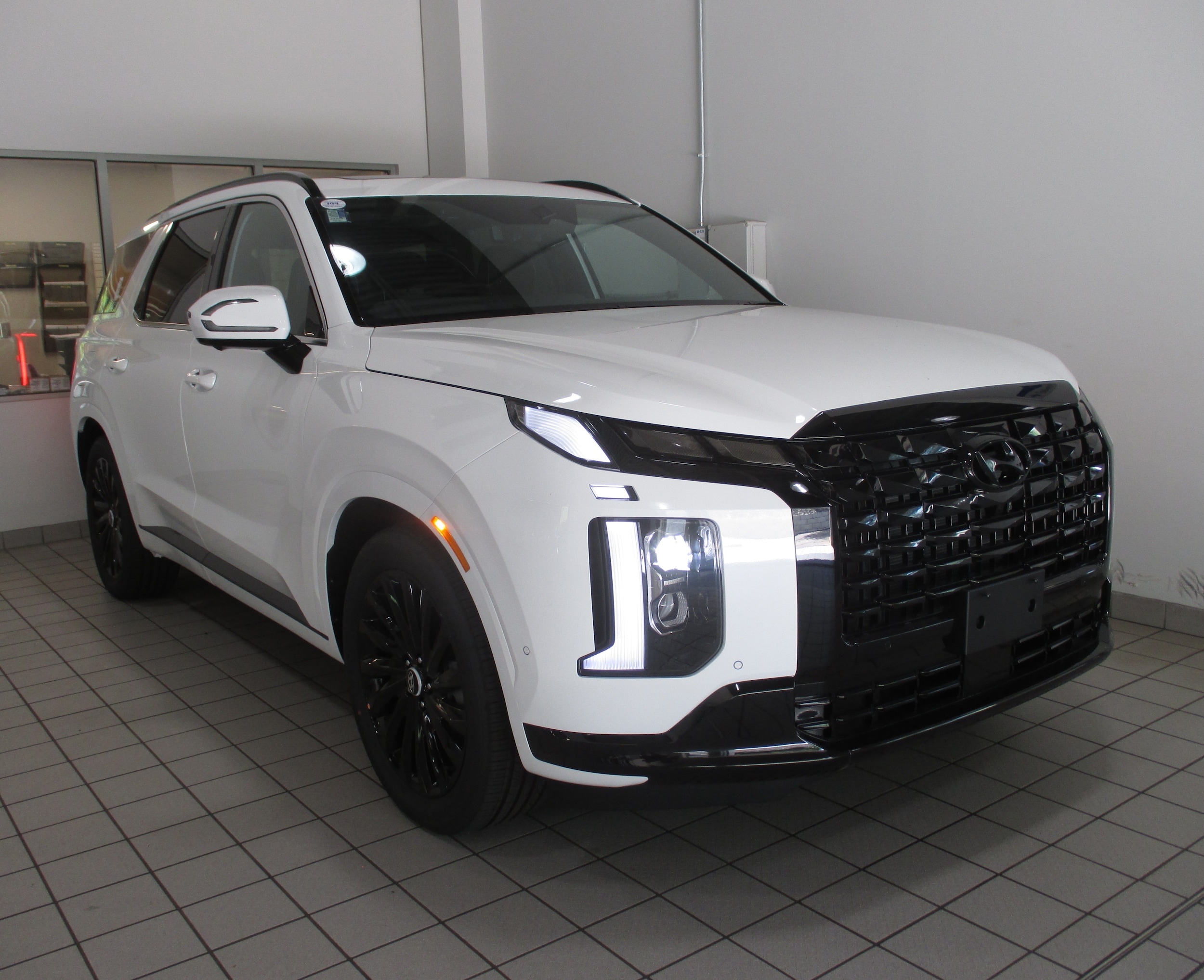 2025 Hyundai Palisade Calligraphy Night Edition's photo