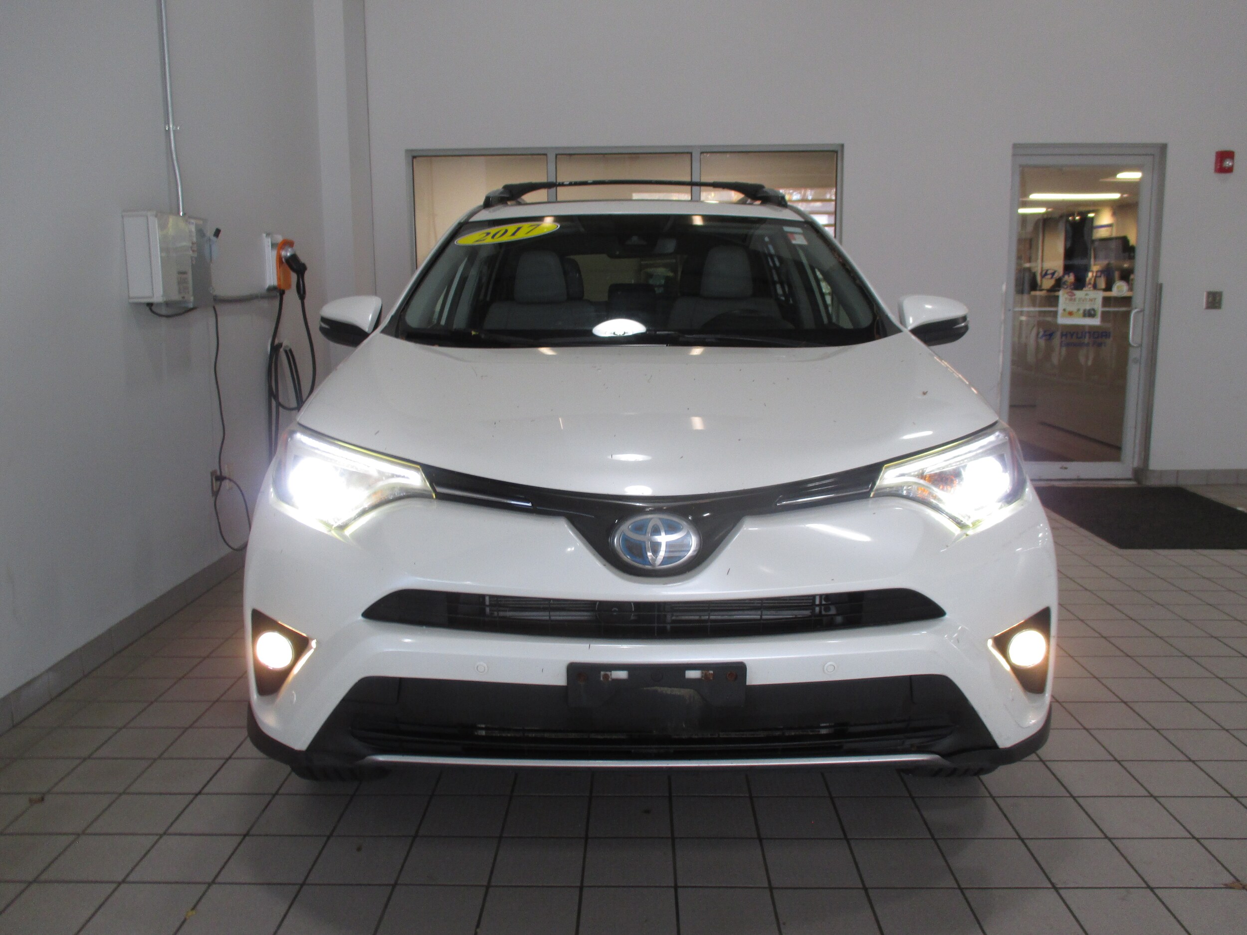 2017 Toyota RAV4 Hybrid Limited photo 2