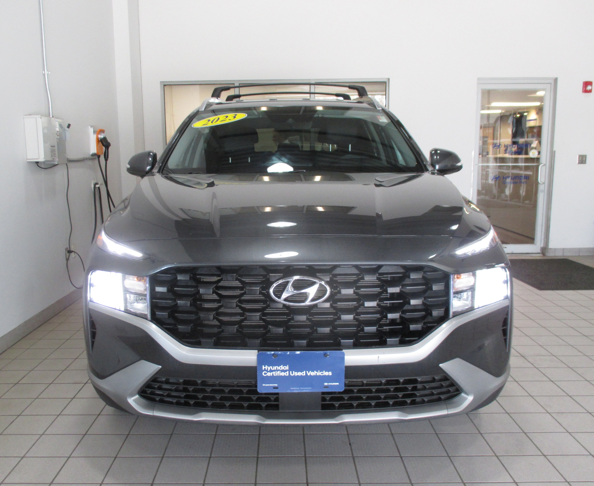 used 2023 Hyundai Santa Fe car, priced at $27,998