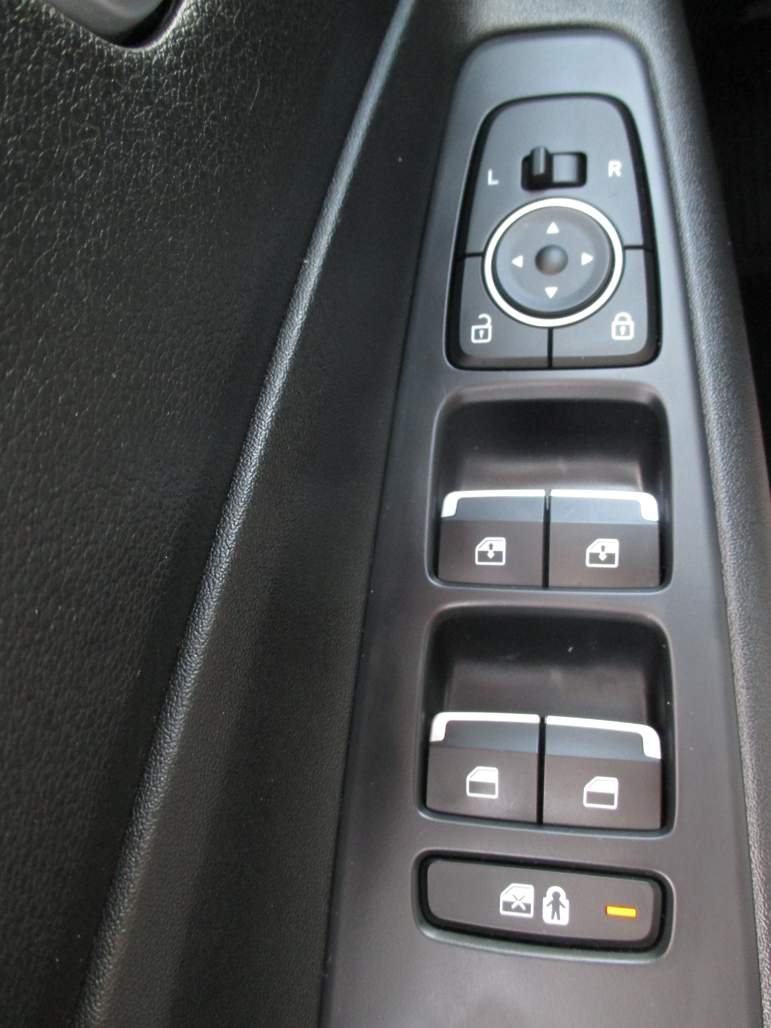 used 2023 Hyundai Santa Fe car, priced at $27,998