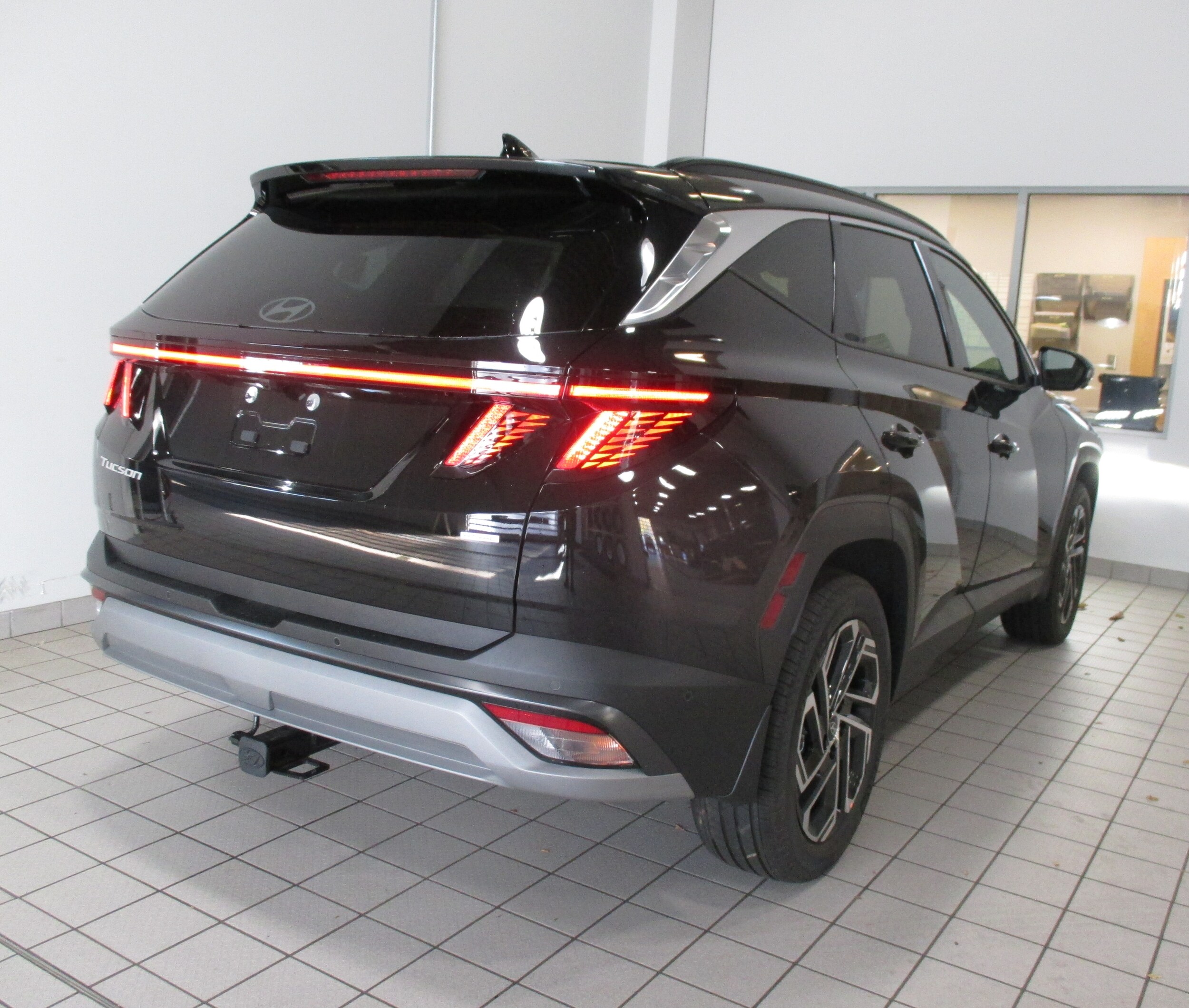 2025 Hyundai Tucson Limited photo 3