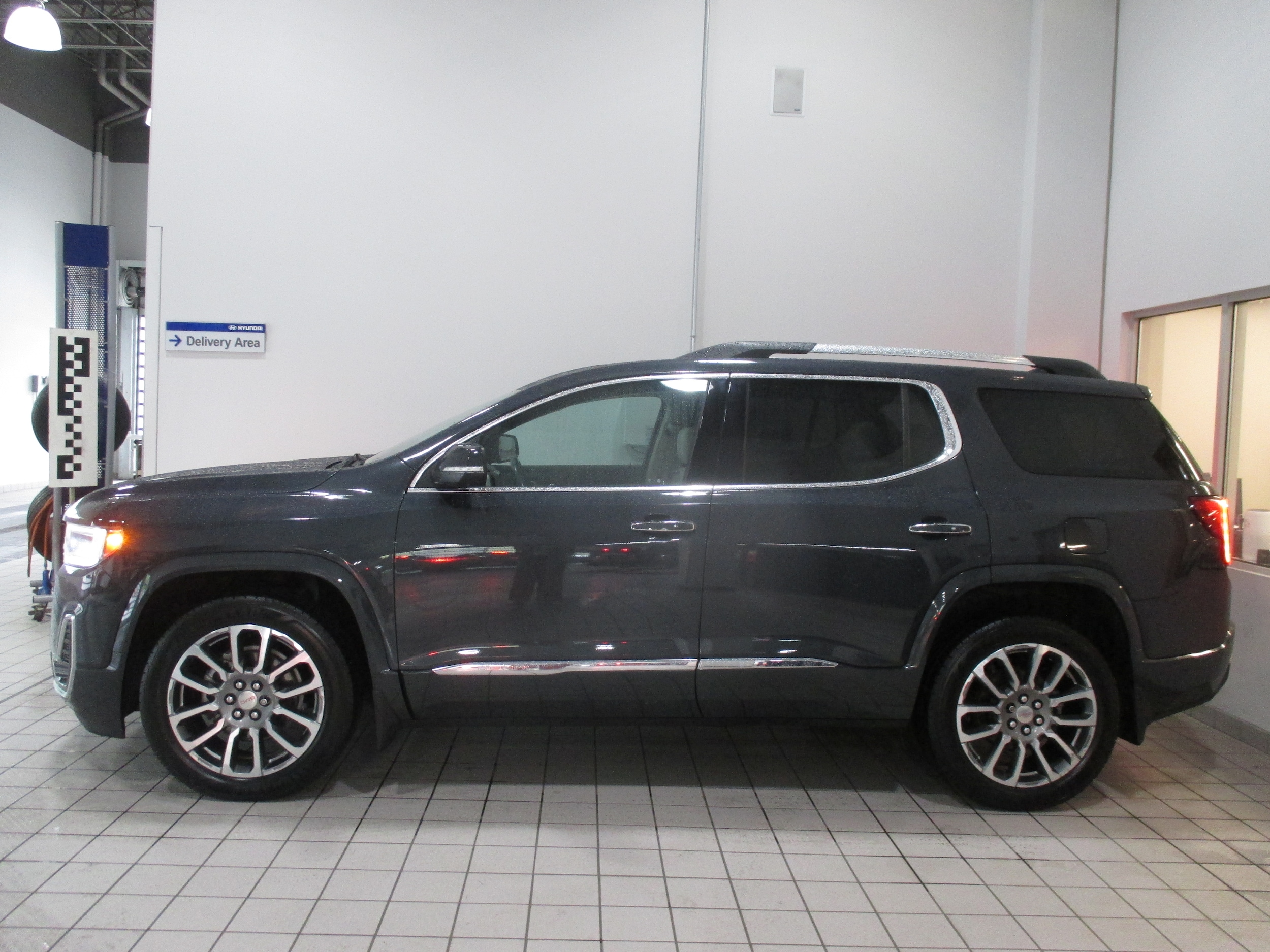 used 2021 GMC Acadia car, priced at $25,298