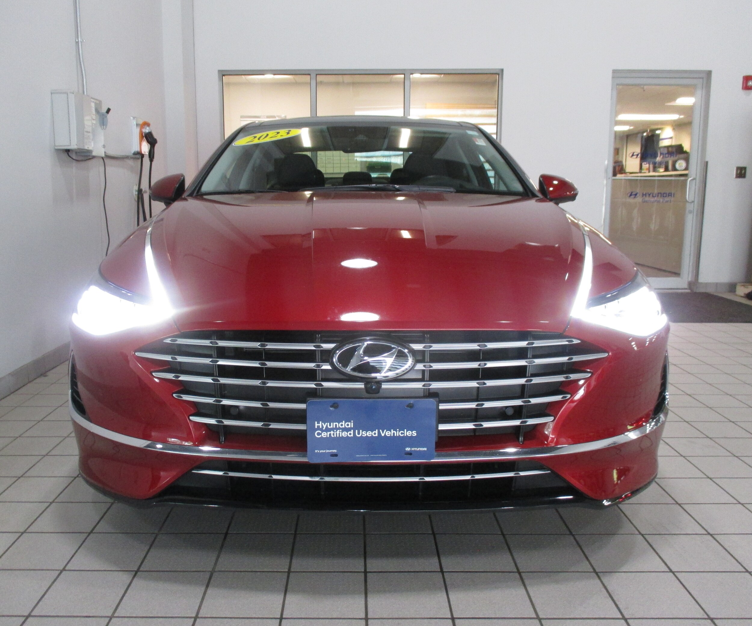 2023 Hyundai Sonata Hybrid Limited photo 2