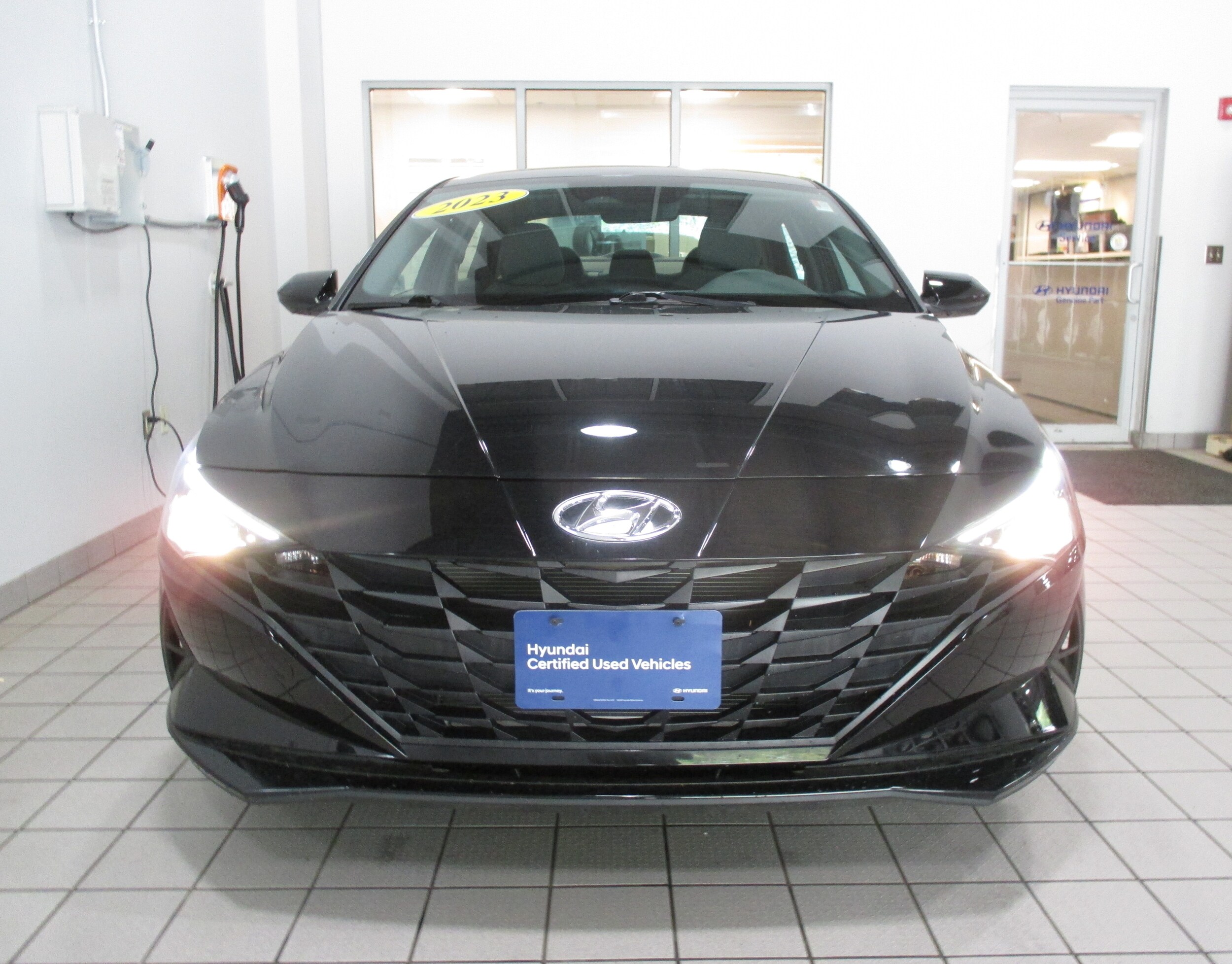 2023 Hyundai Elantra SEL photo 2