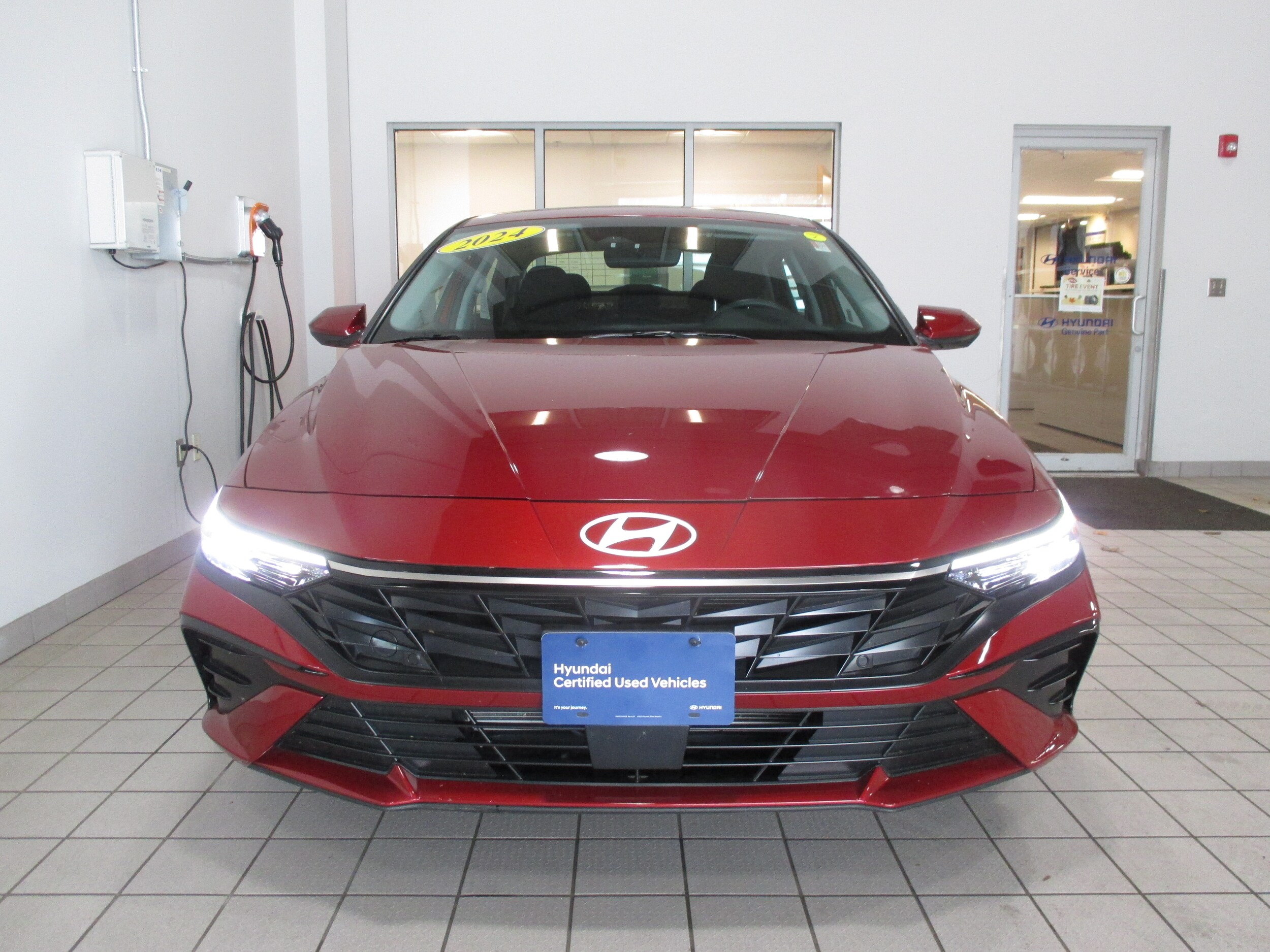 2024 Hyundai Elantra SEL Convenience photo 2