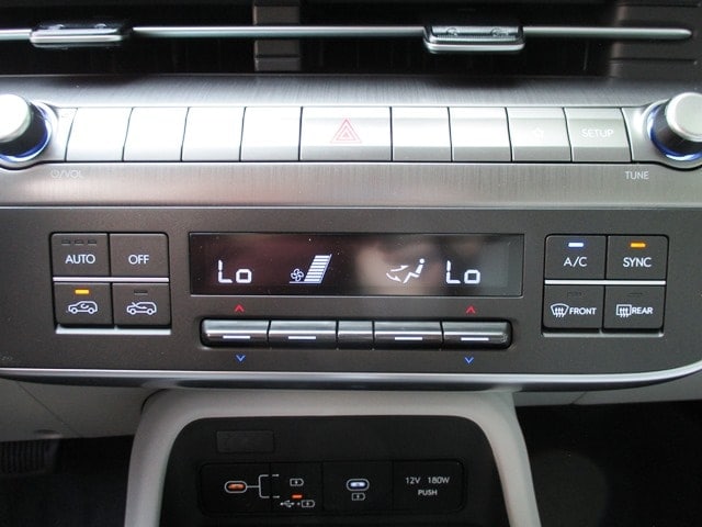 2025 Hyundai Kona SEL - Photo 9